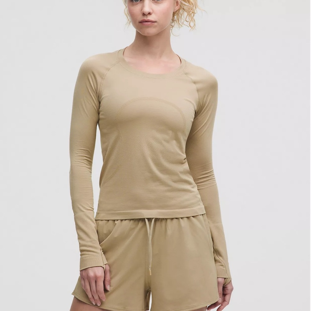 Lululemon long sleeve size medium